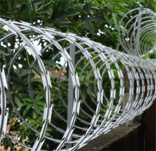 Protective fence spiral barbed wire rope blade razor wire  02